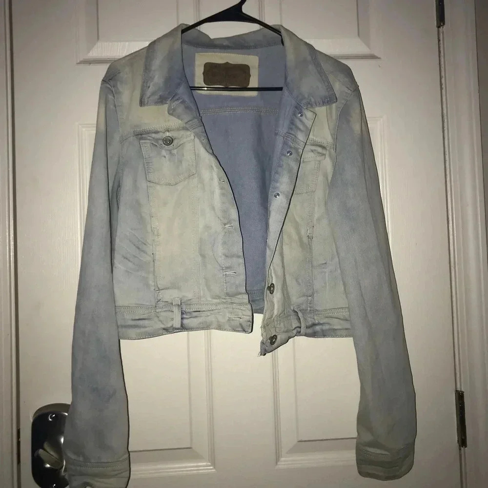 🧾 Light Wash Jean Jacket